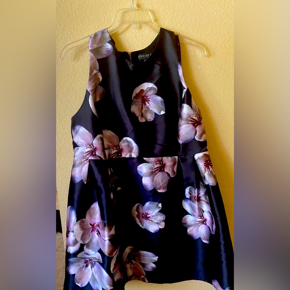Sleeveless mini dress, flower dress, great fabric. Only wore once.